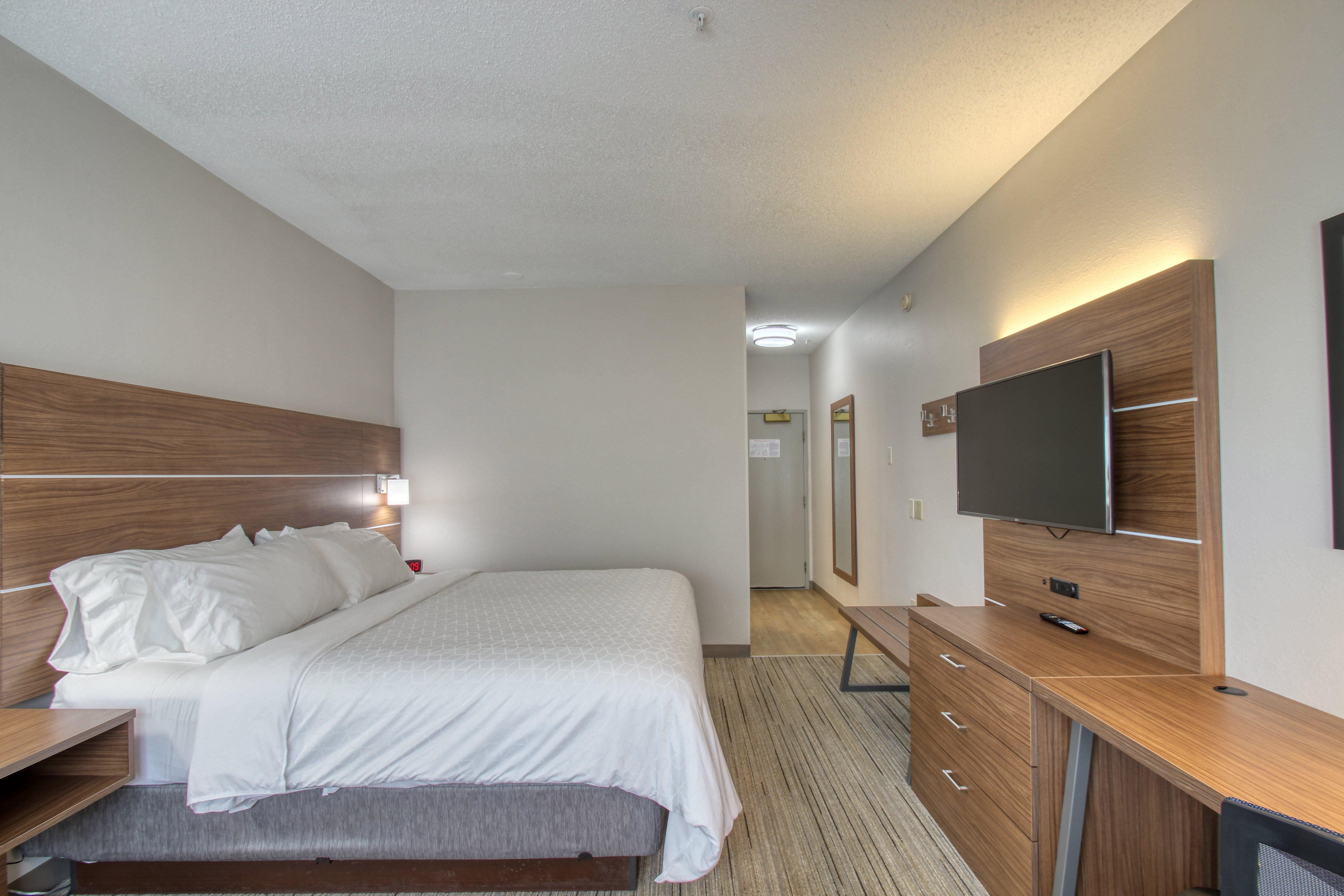 Holiday Inn Express Hotel & Suites Oshkosh - State Route 41 By Ihg Bagian luar foto