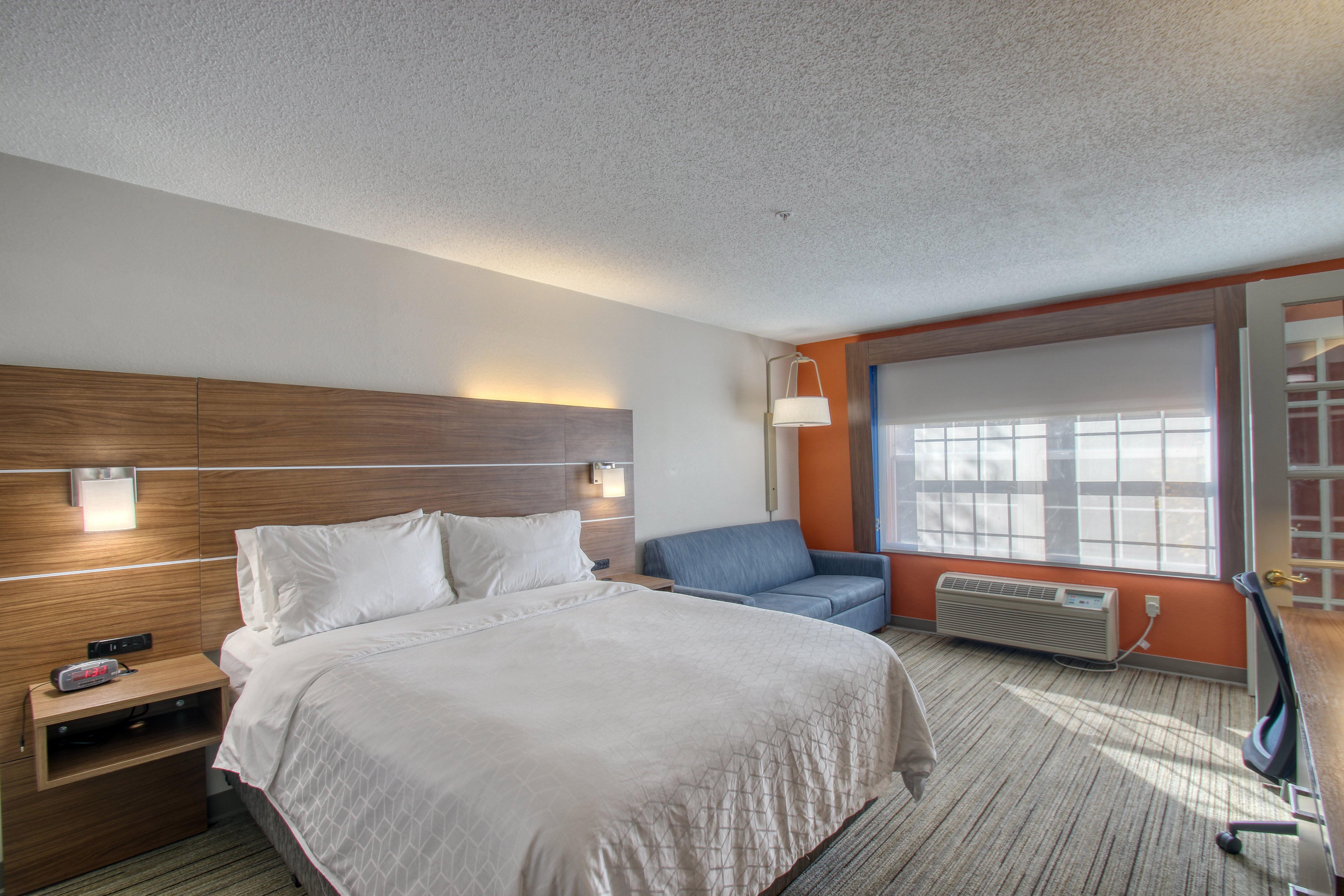 Holiday Inn Express Hotel & Suites Oshkosh - State Route 41 By Ihg Bagian luar foto