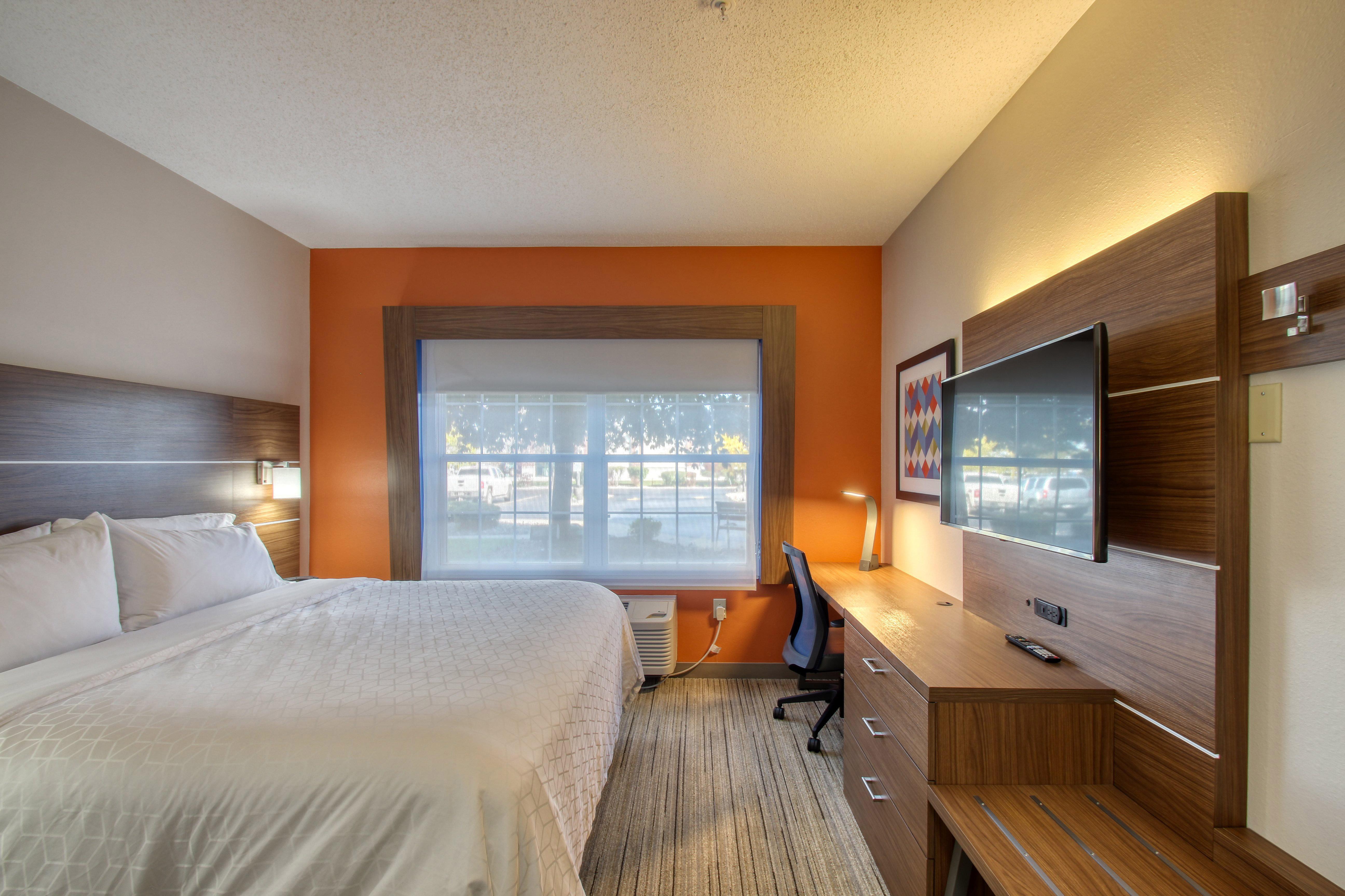 Holiday Inn Express Hotel & Suites Oshkosh - State Route 41 By Ihg Bagian luar foto