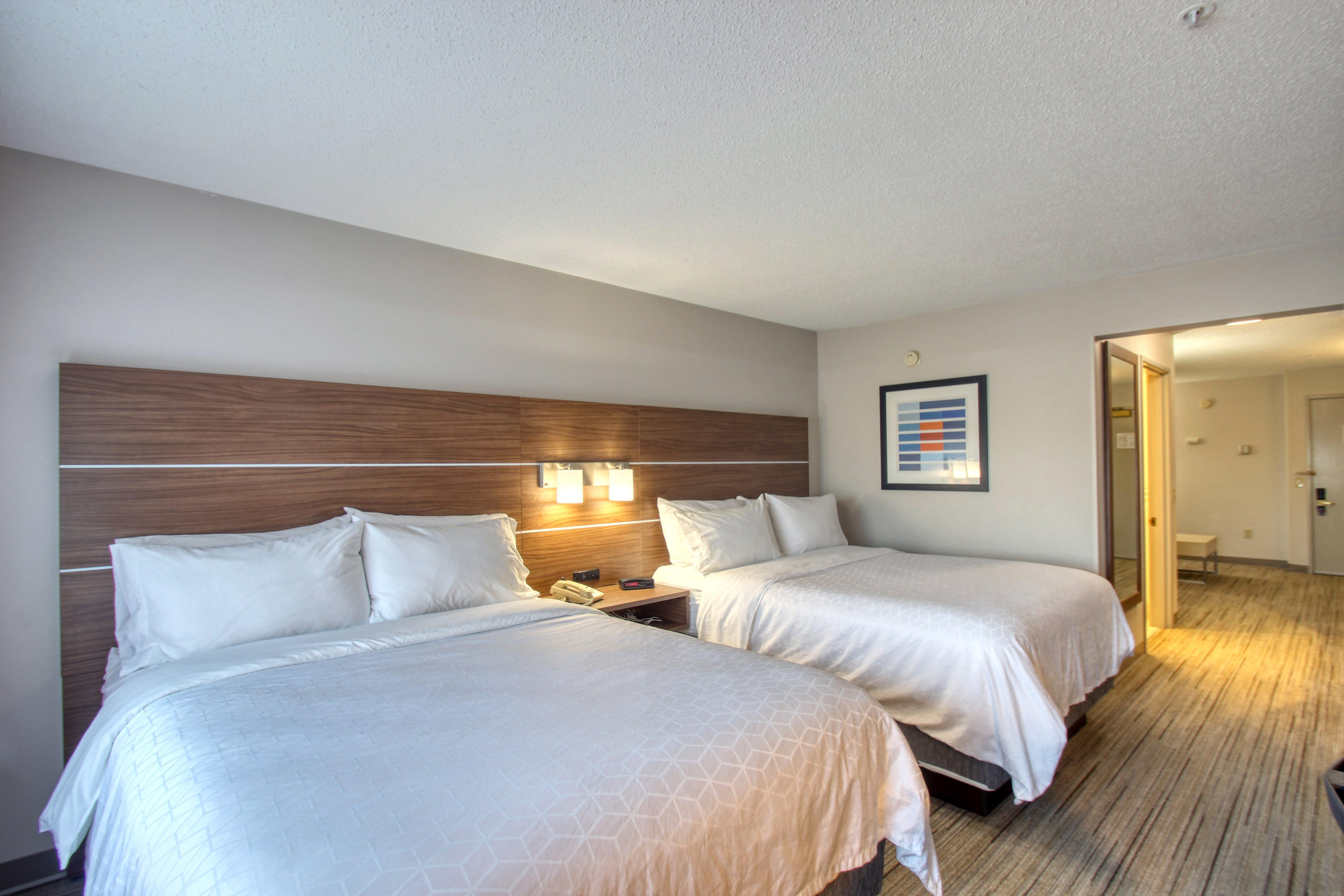 Holiday Inn Express Hotel & Suites Oshkosh - State Route 41 By Ihg Bagian luar foto