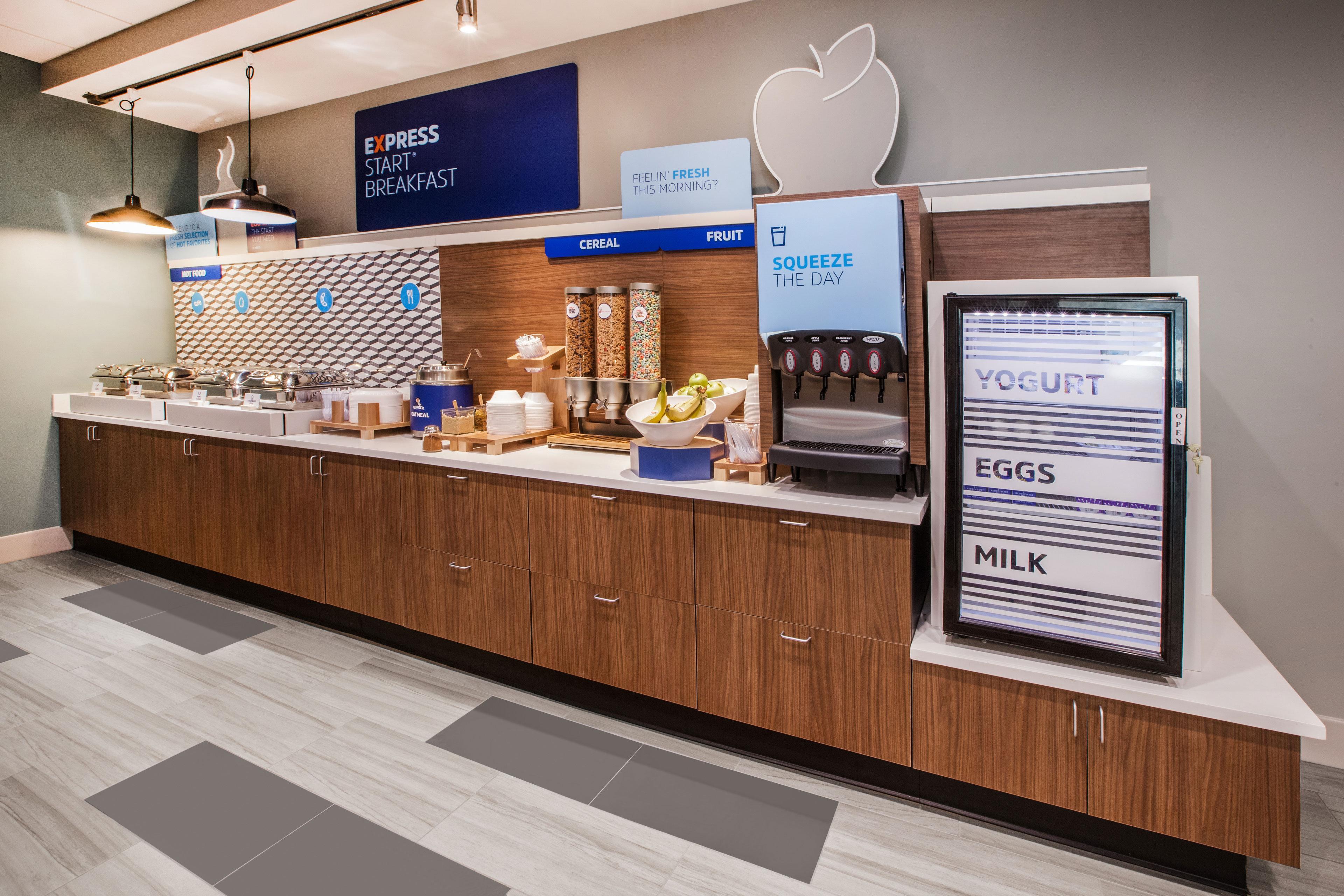 Holiday Inn Express Hotel & Suites Oshkosh - State Route 41 By Ihg Bagian luar foto