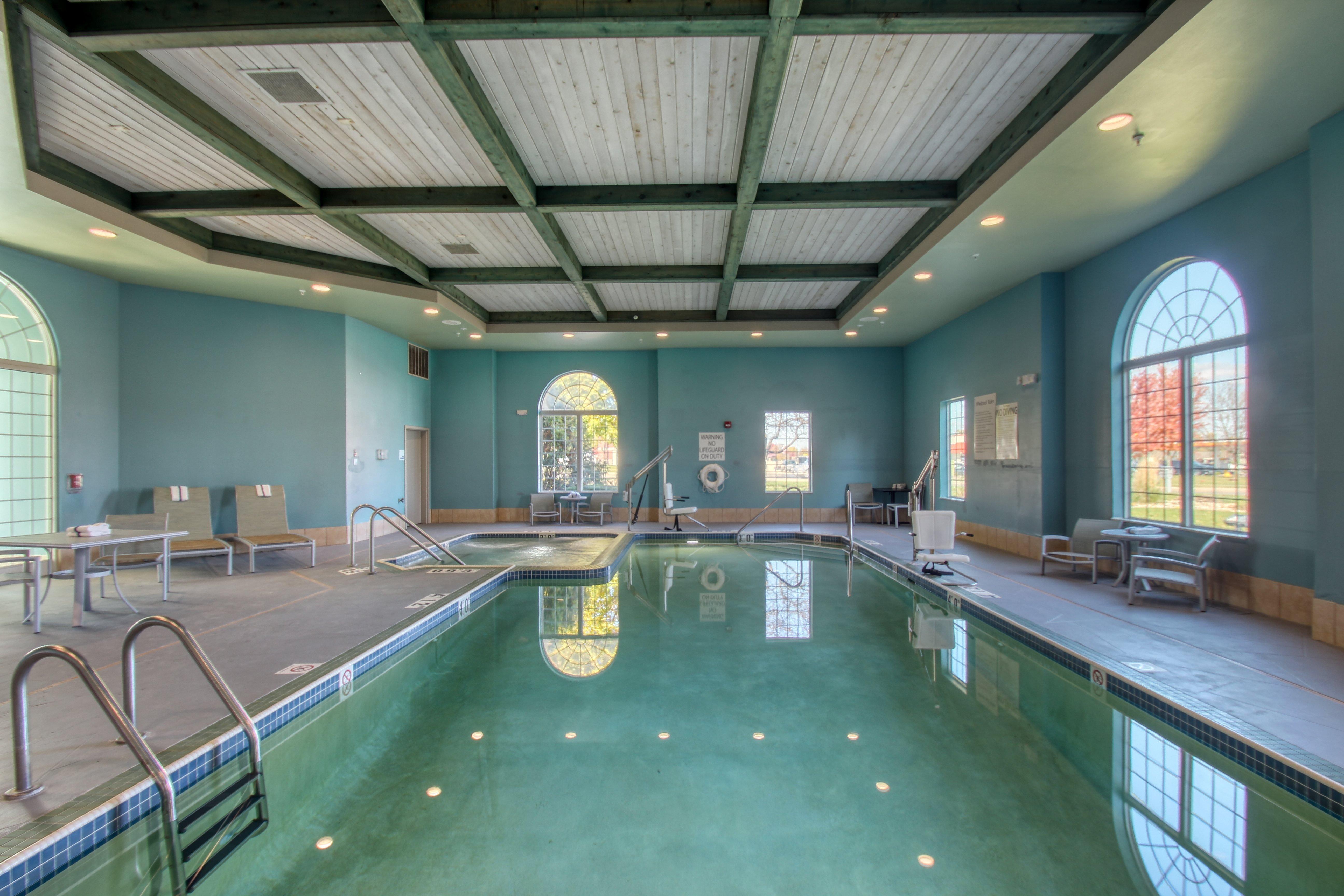Holiday Inn Express Hotel & Suites Oshkosh - State Route 41 By Ihg Bagian luar foto