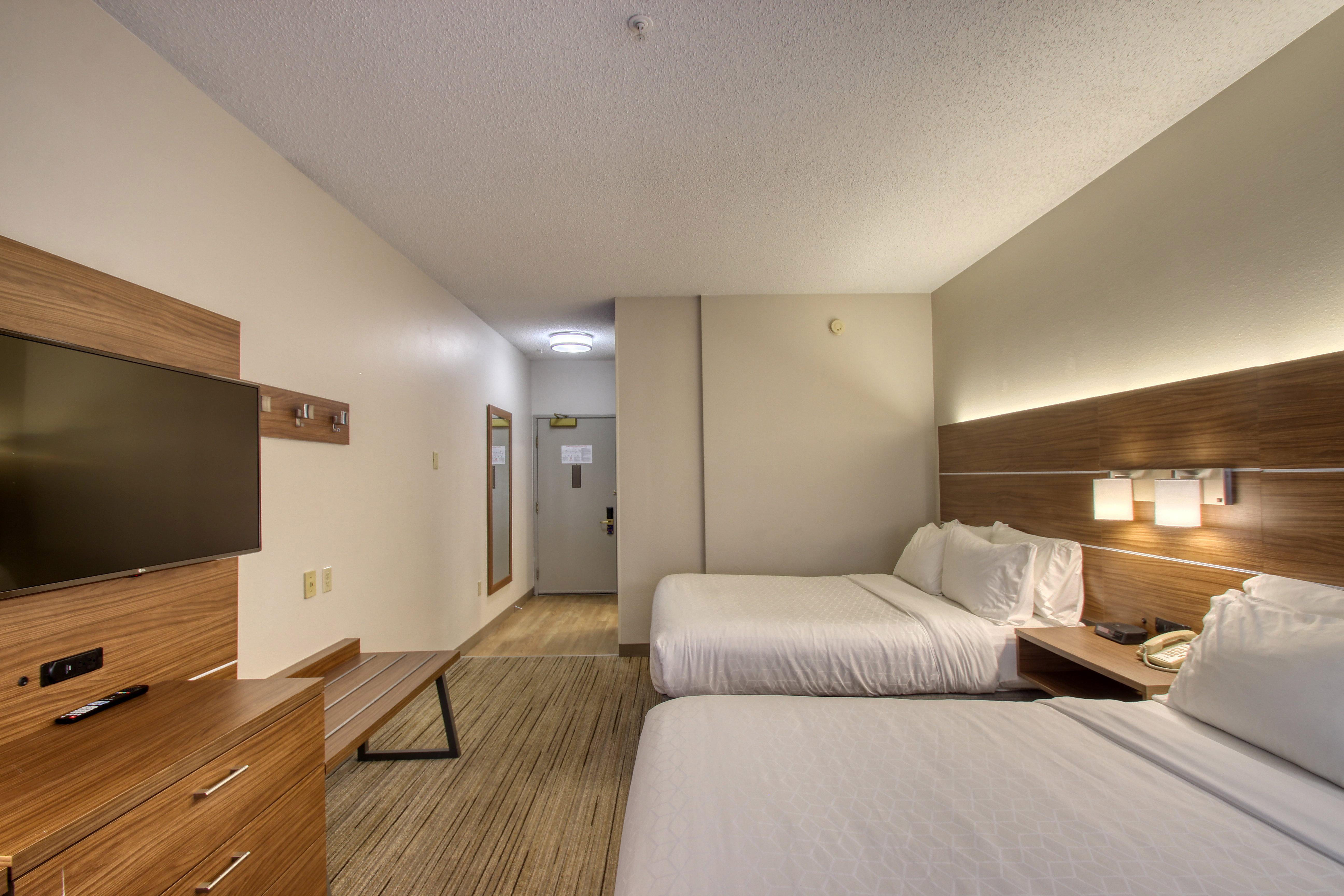 Holiday Inn Express Hotel & Suites Oshkosh - State Route 41 By Ihg Bagian luar foto