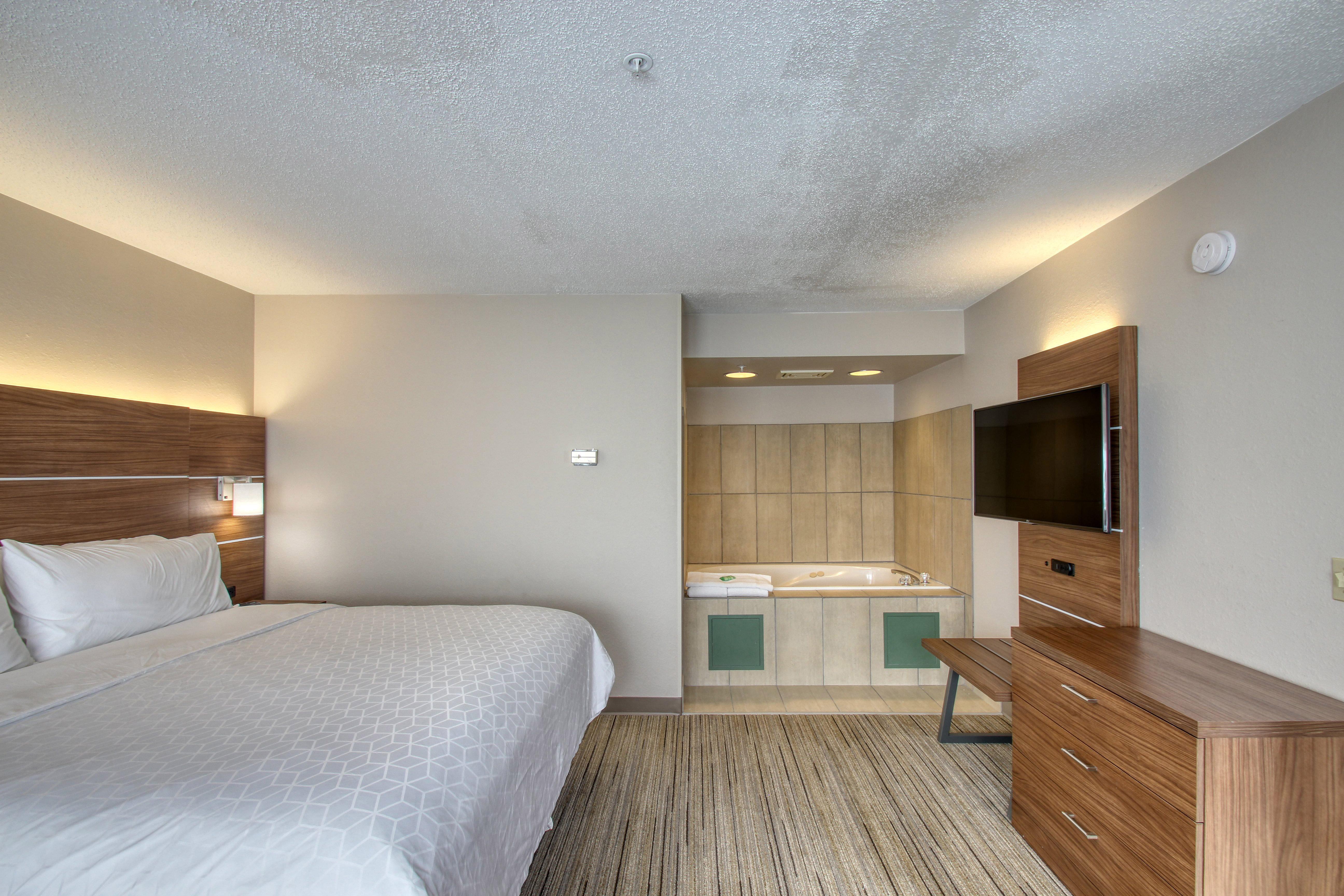 Holiday Inn Express Hotel & Suites Oshkosh - State Route 41 By Ihg Bagian luar foto