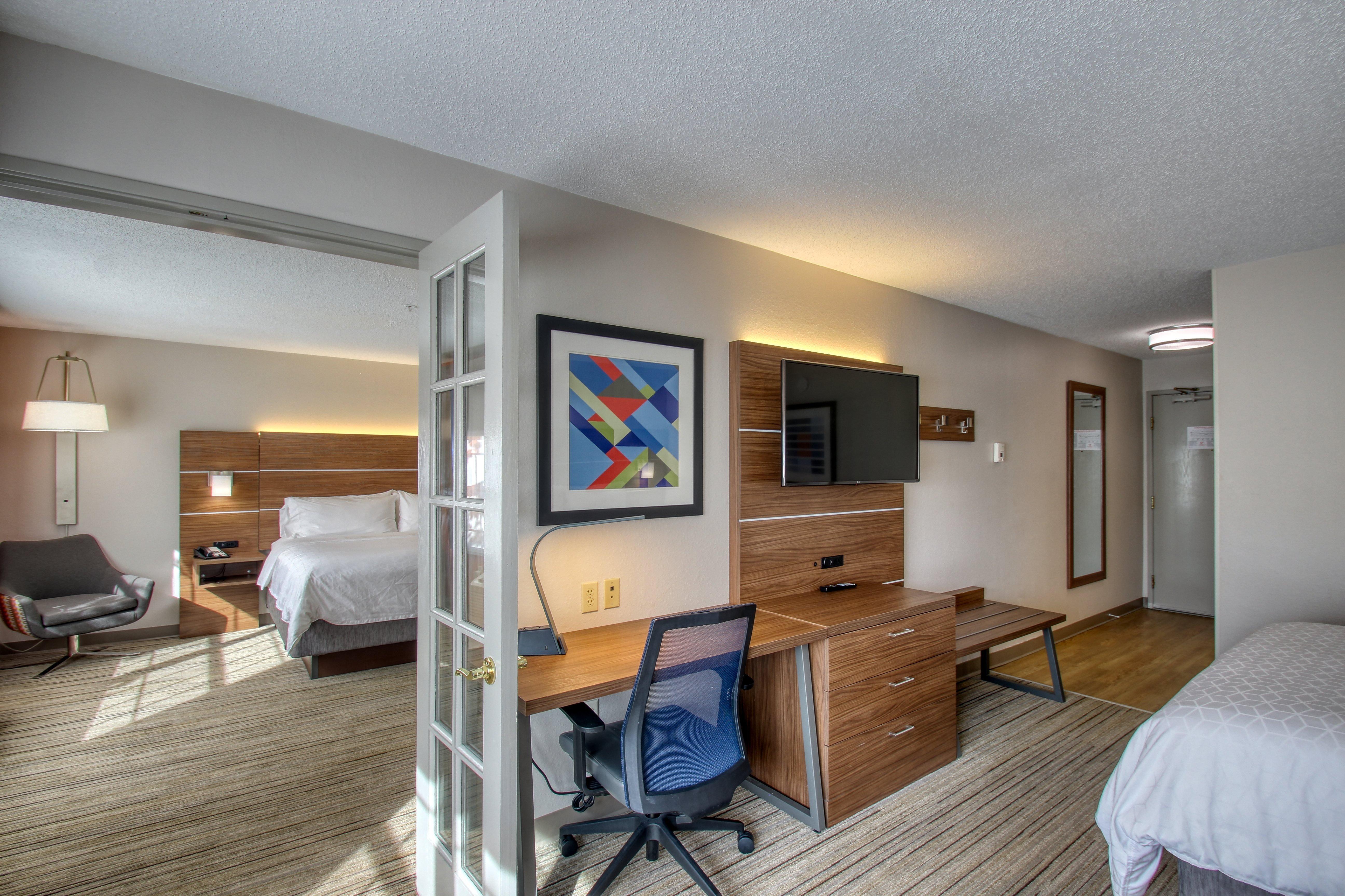 Holiday Inn Express Hotel & Suites Oshkosh - State Route 41 By Ihg Bagian luar foto