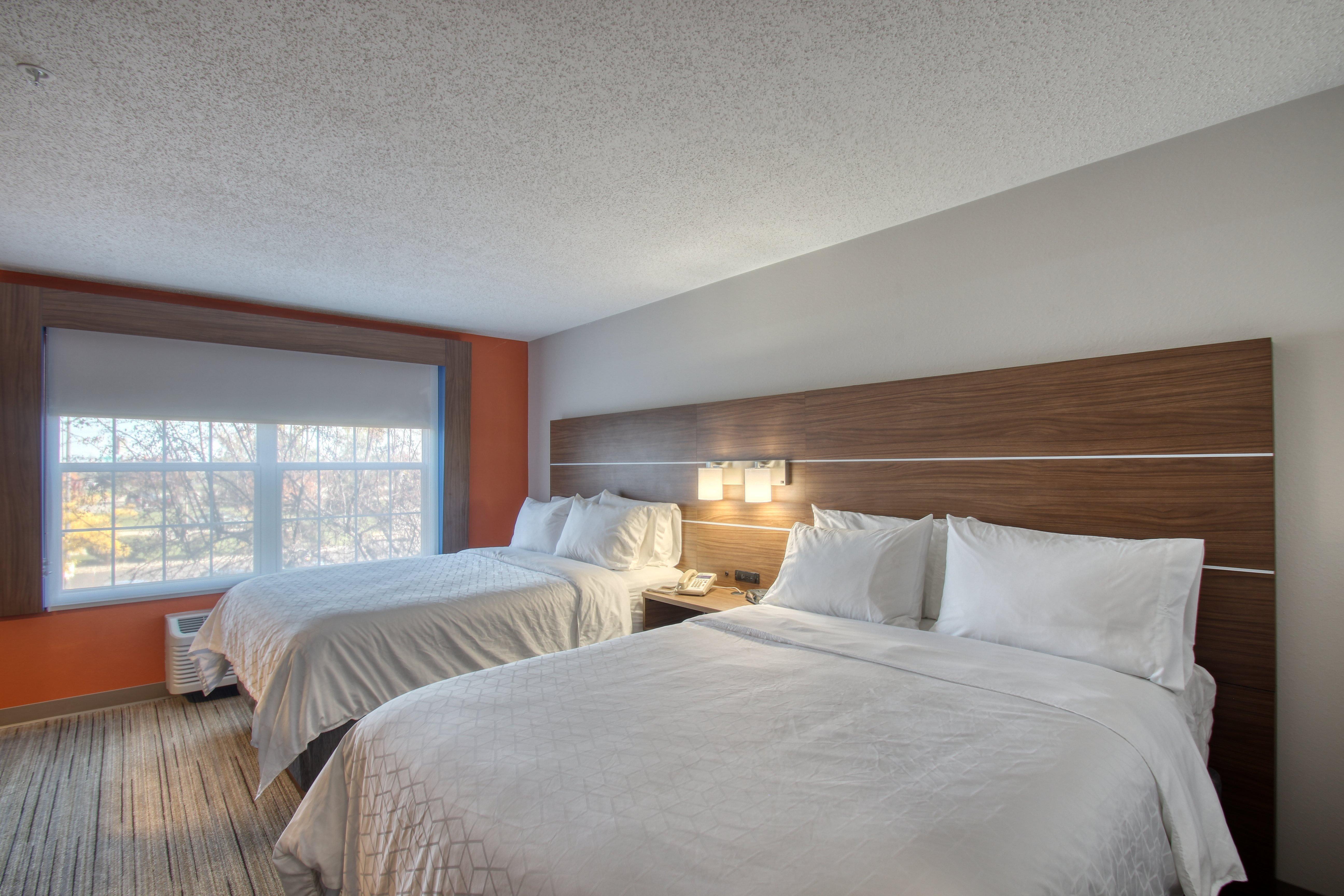 Holiday Inn Express Hotel & Suites Oshkosh - State Route 41 By Ihg Bagian luar foto