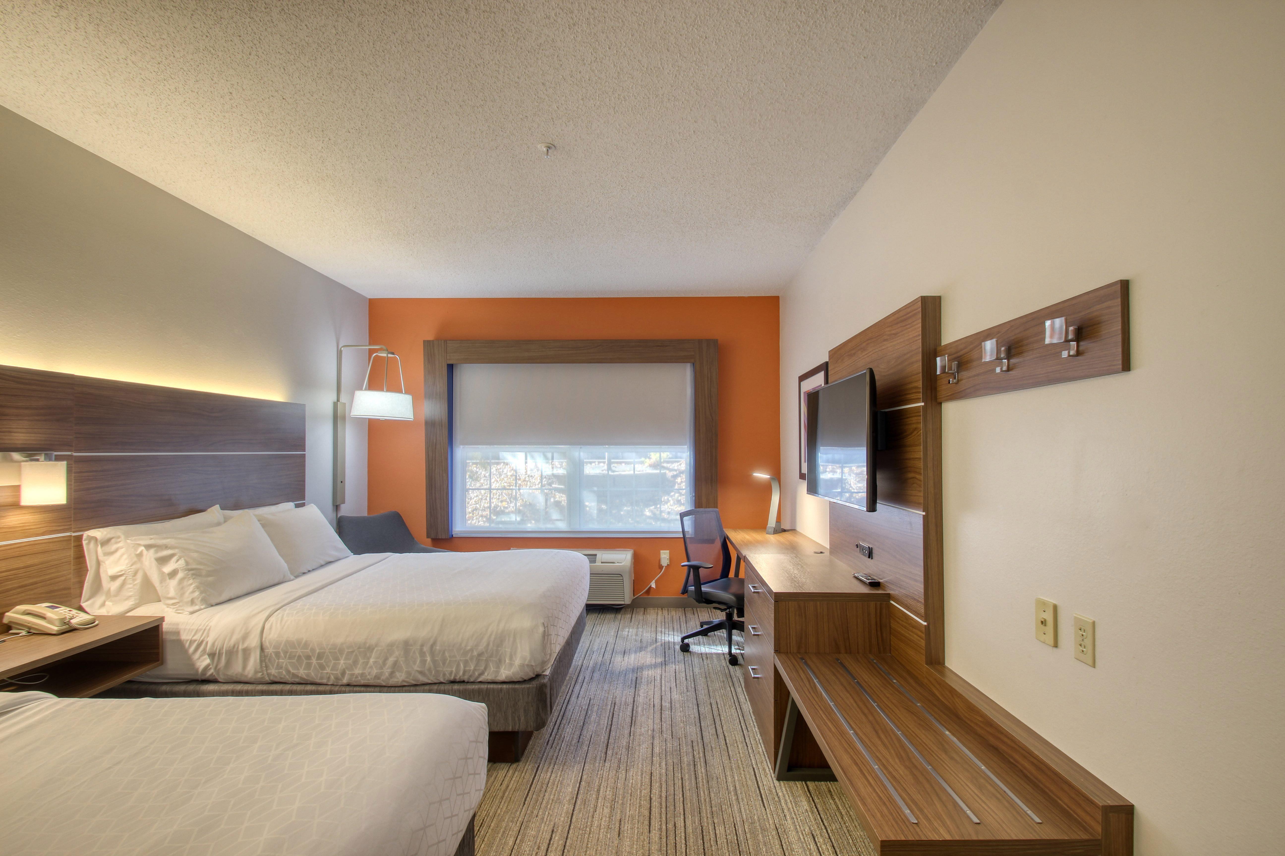 Holiday Inn Express Hotel & Suites Oshkosh - State Route 41 By Ihg Bagian luar foto