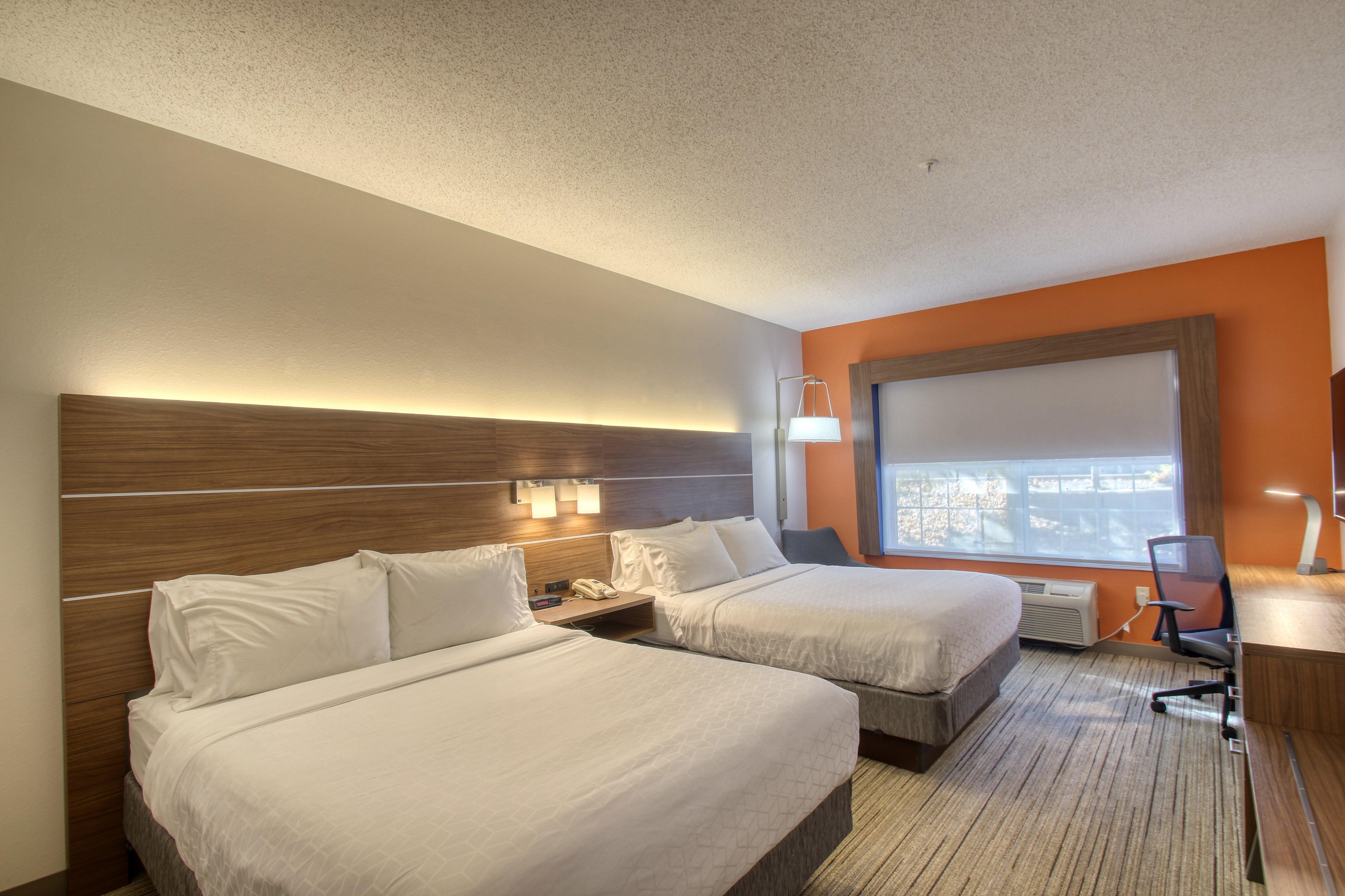 Holiday Inn Express Hotel & Suites Oshkosh - State Route 41 By Ihg Bagian luar foto