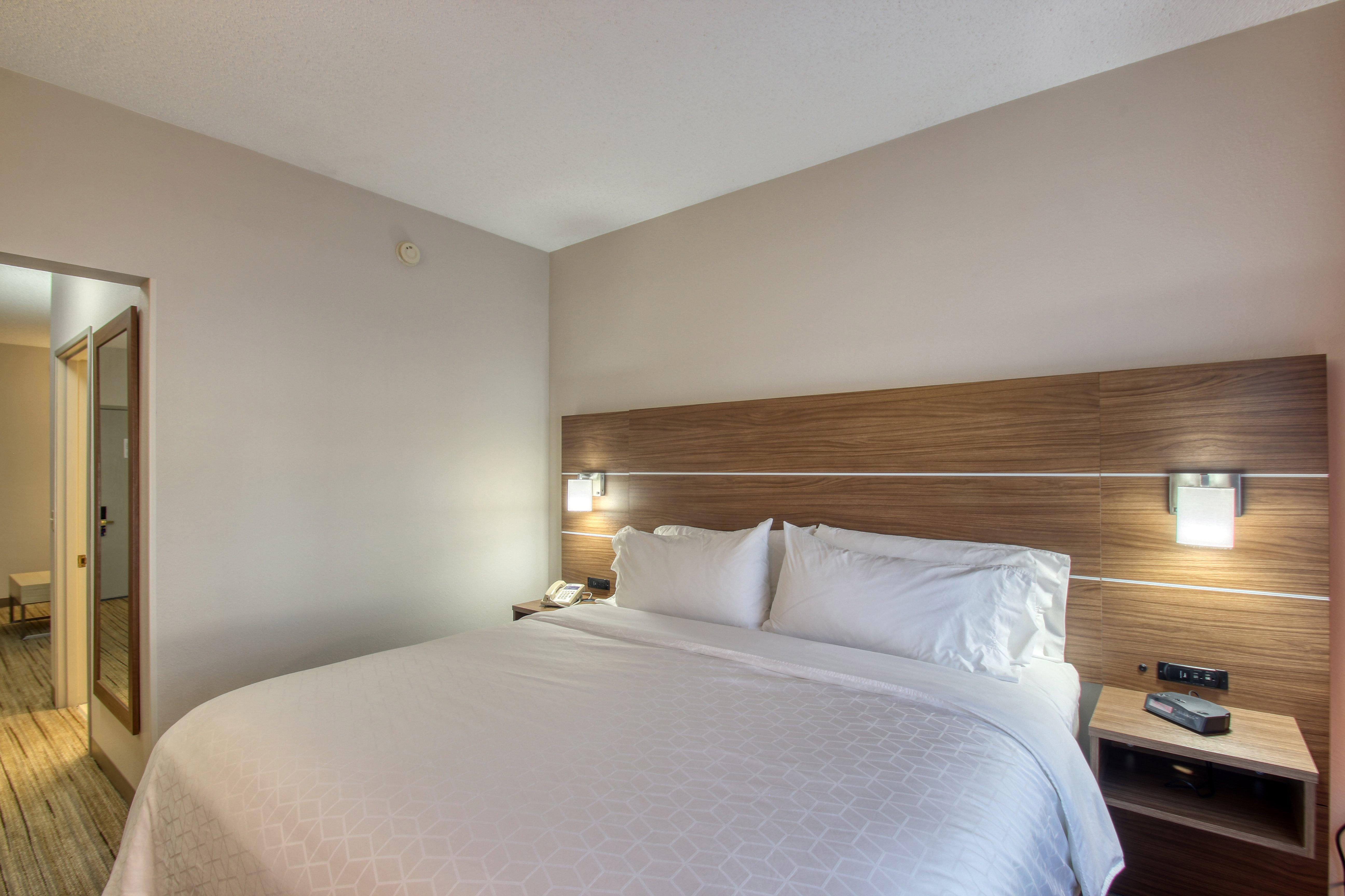 Holiday Inn Express Hotel & Suites Oshkosh - State Route 41 By Ihg Bagian luar foto