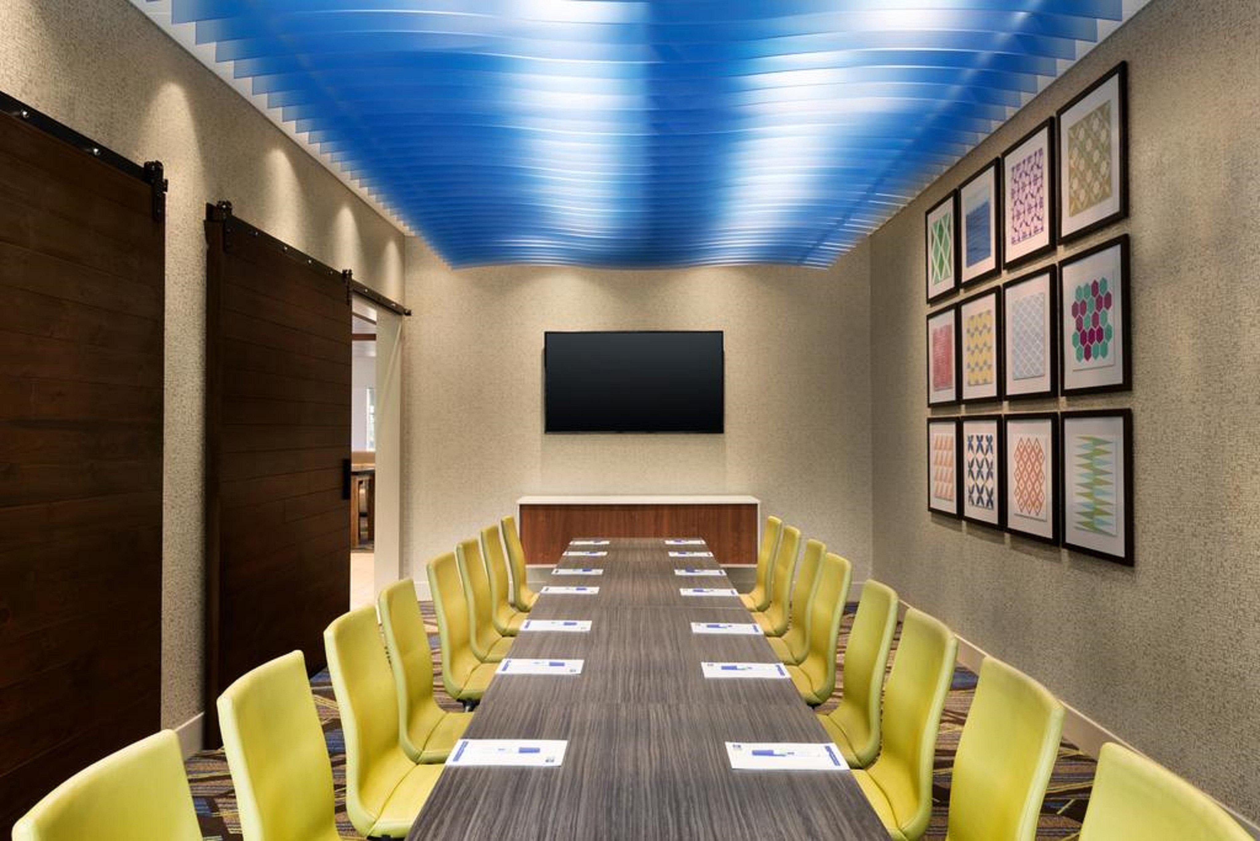 Holiday Inn Express Hotel & Suites Oshkosh - State Route 41 By Ihg Bagian luar foto