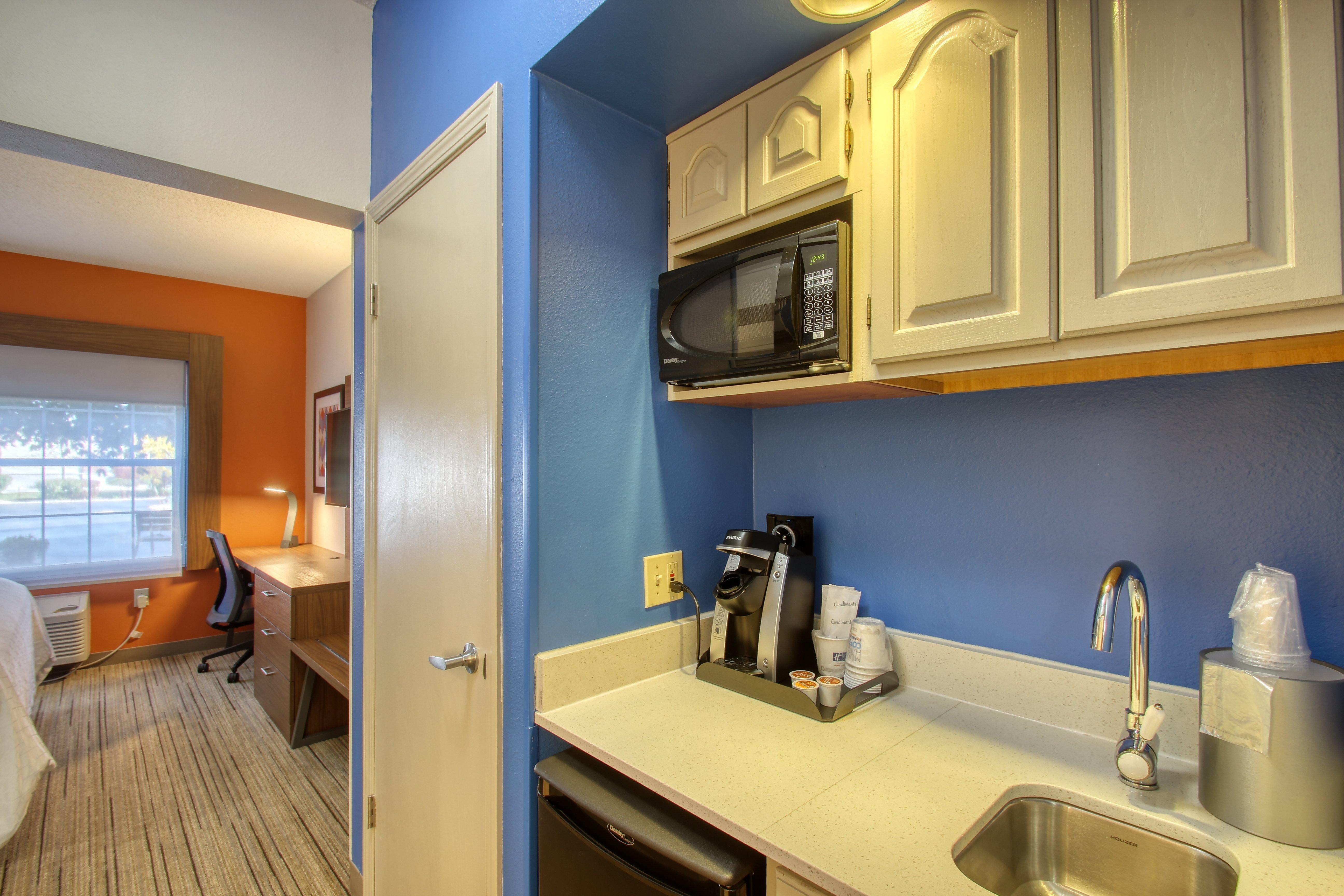 Holiday Inn Express Hotel & Suites Oshkosh - State Route 41 By Ihg Bagian luar foto