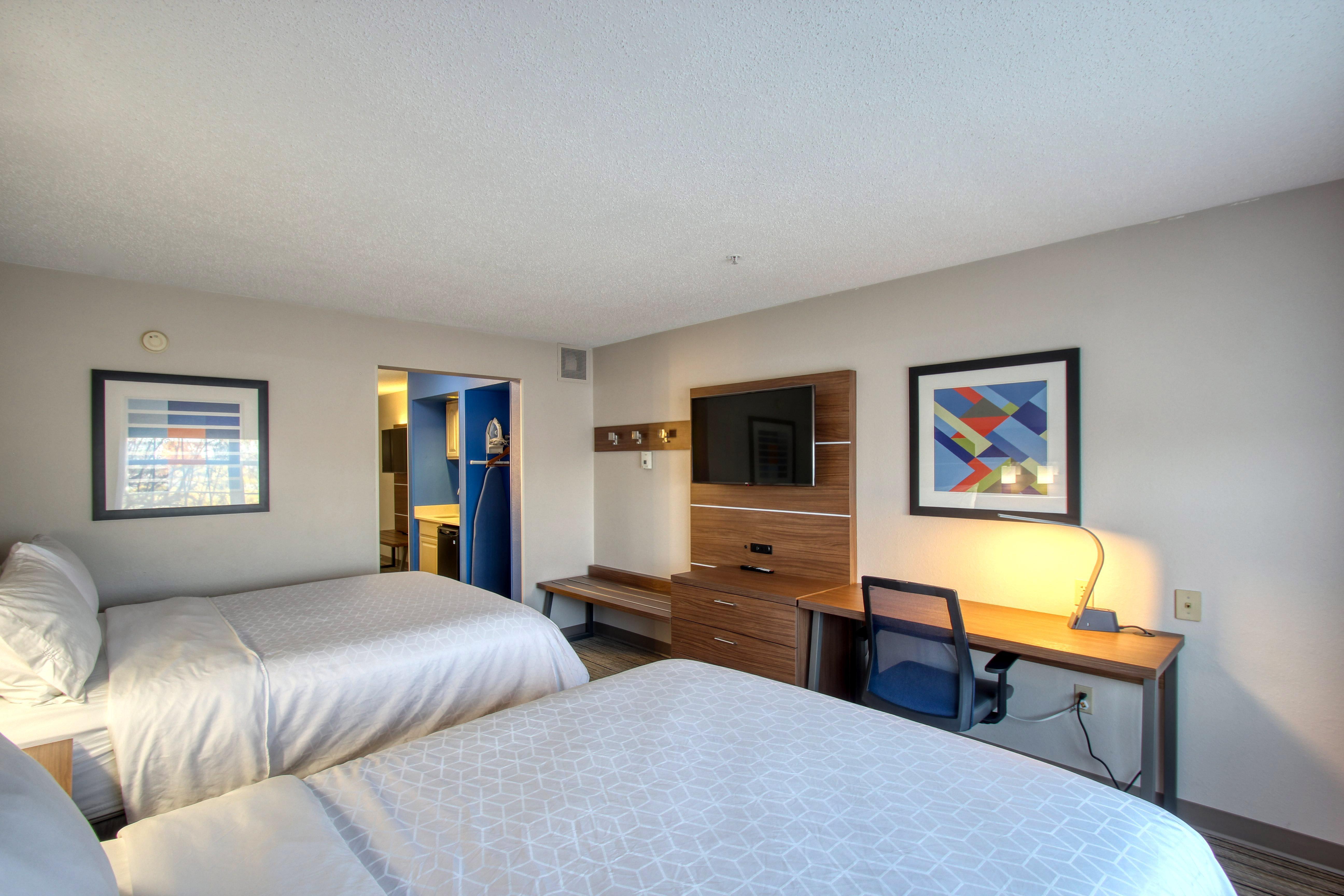 Holiday Inn Express Hotel & Suites Oshkosh - State Route 41 By Ihg Bagian luar foto