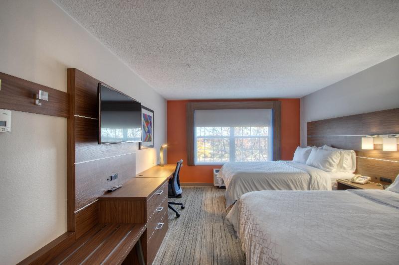 Holiday Inn Express Hotel & Suites Oshkosh - State Route 41 By Ihg Bagian luar foto