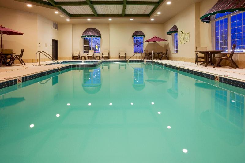 Holiday Inn Express Hotel & Suites Oshkosh - State Route 41 By Ihg Bagian luar foto