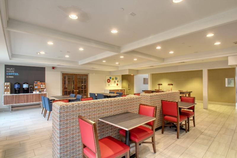 Holiday Inn Express Hotel & Suites Oshkosh - State Route 41 By Ihg Bagian luar foto
